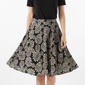 Chic Floral A-Line Skirt in Black and White